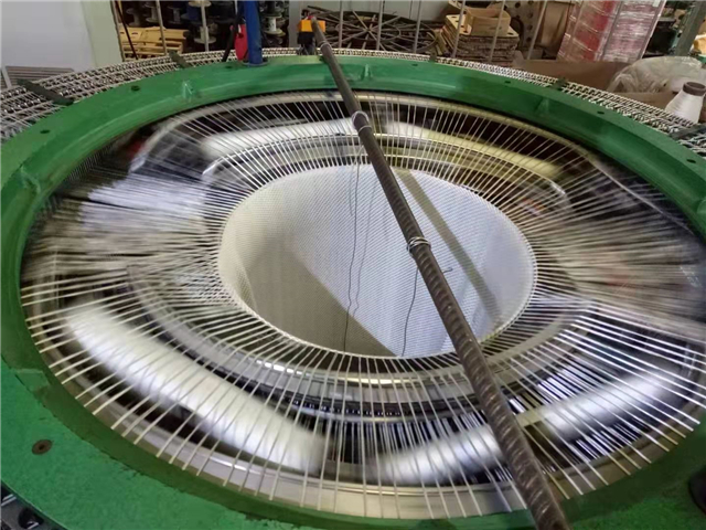 Máquina de tear circular para fabricação de jaquetas de poliéster